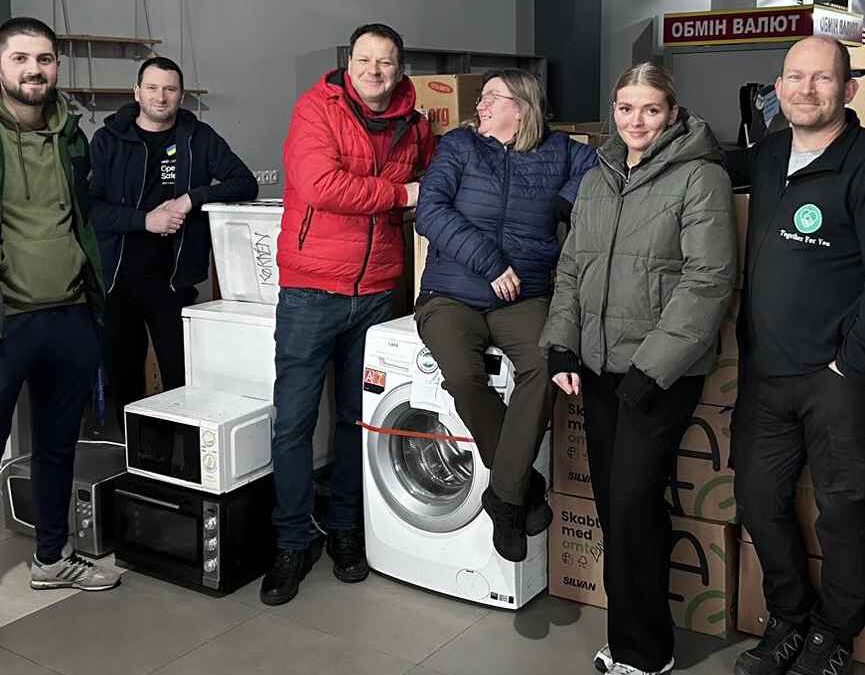 Kherson: 4 varevogne afleveret fyldt med ting til Igor